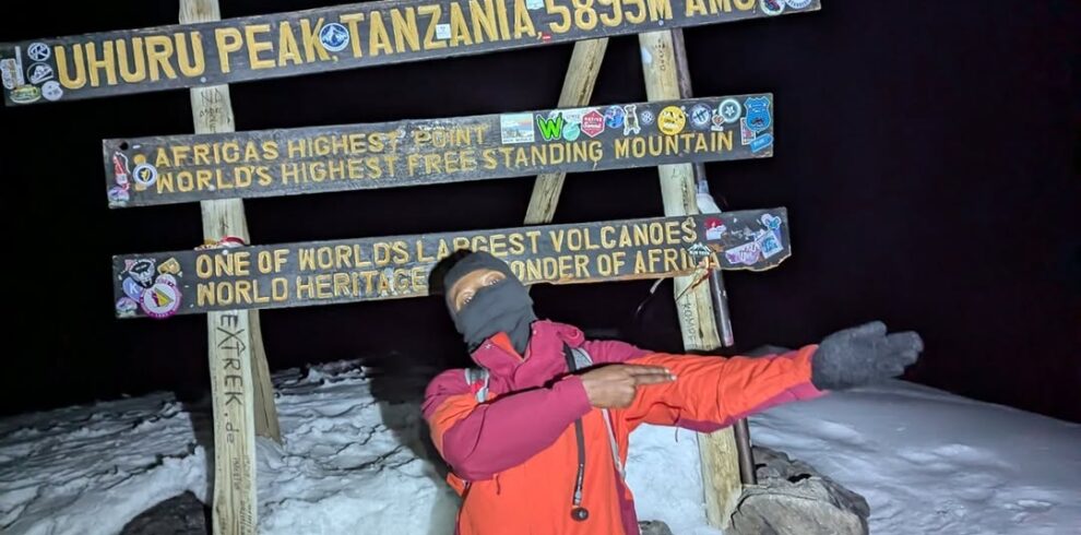 🗻 5895m 🇹🇿 mtkilimanjaro kilimanjaro sunrise chasingsunrise adventurego(jpg) 5