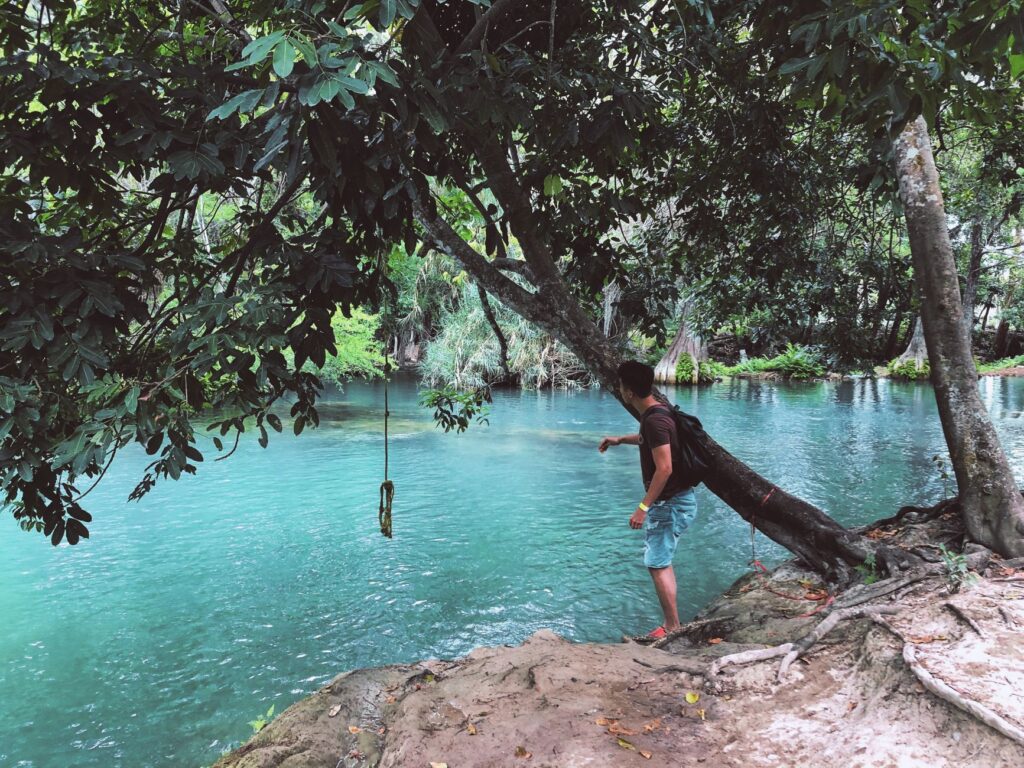 Man enjoying an adventure near a tropical river in San Luis Potosí, Mexico.